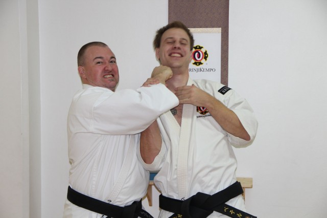 Steve-sensei shows how much he appreciates that Peter from Skövde travelled to Karlstad in order to train with him