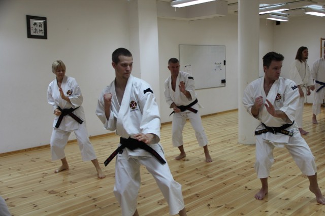 Practice of tan'en hōkei for yūdansha (black belts)